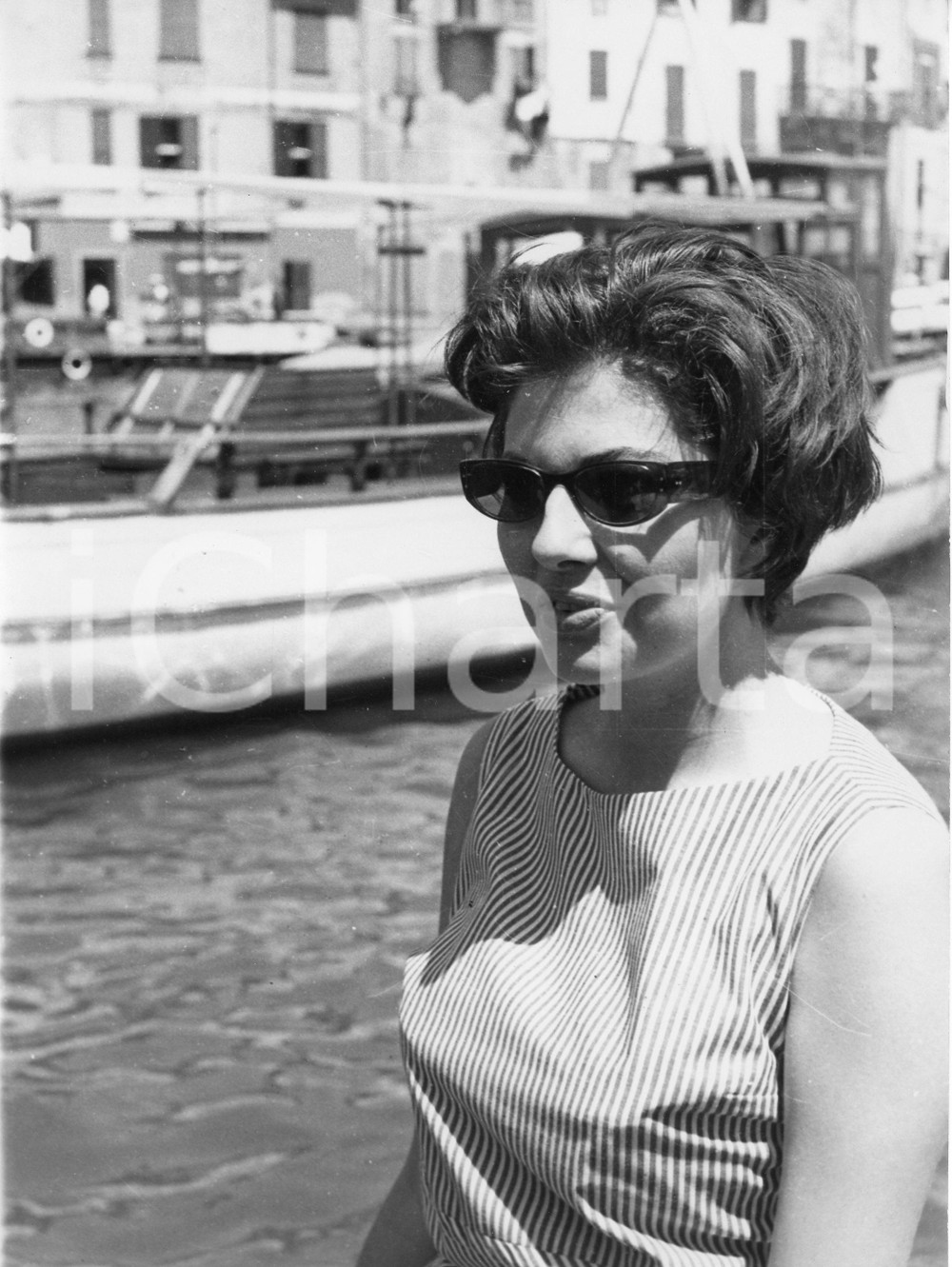 Fotografia d epoca originale 1961 PORTOFINO Imperatrice SORAYA di Persia in vacanza Foto vintage RARA 1