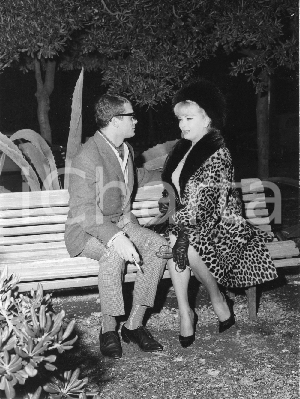Fotografia d epoca originale 1961 GENOVA Attrice trans COCCINELLE Jacqueline DUFRESNOY con Francis BONNET 1 1