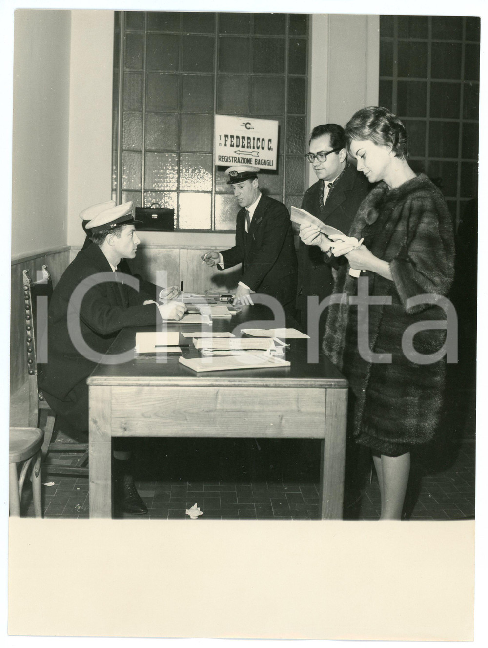 Fotografia d epoca originale 1962 GENOVA Attrice Alida VALLI in partenza per gli Stati Uniti Foto 1 1