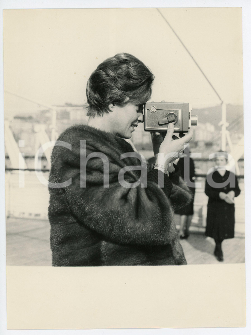 Fotografia d epoca originale 1962 GENOVA Alida VALLI fotografa sulla nave in partenza per gli USA  Foto 1 1