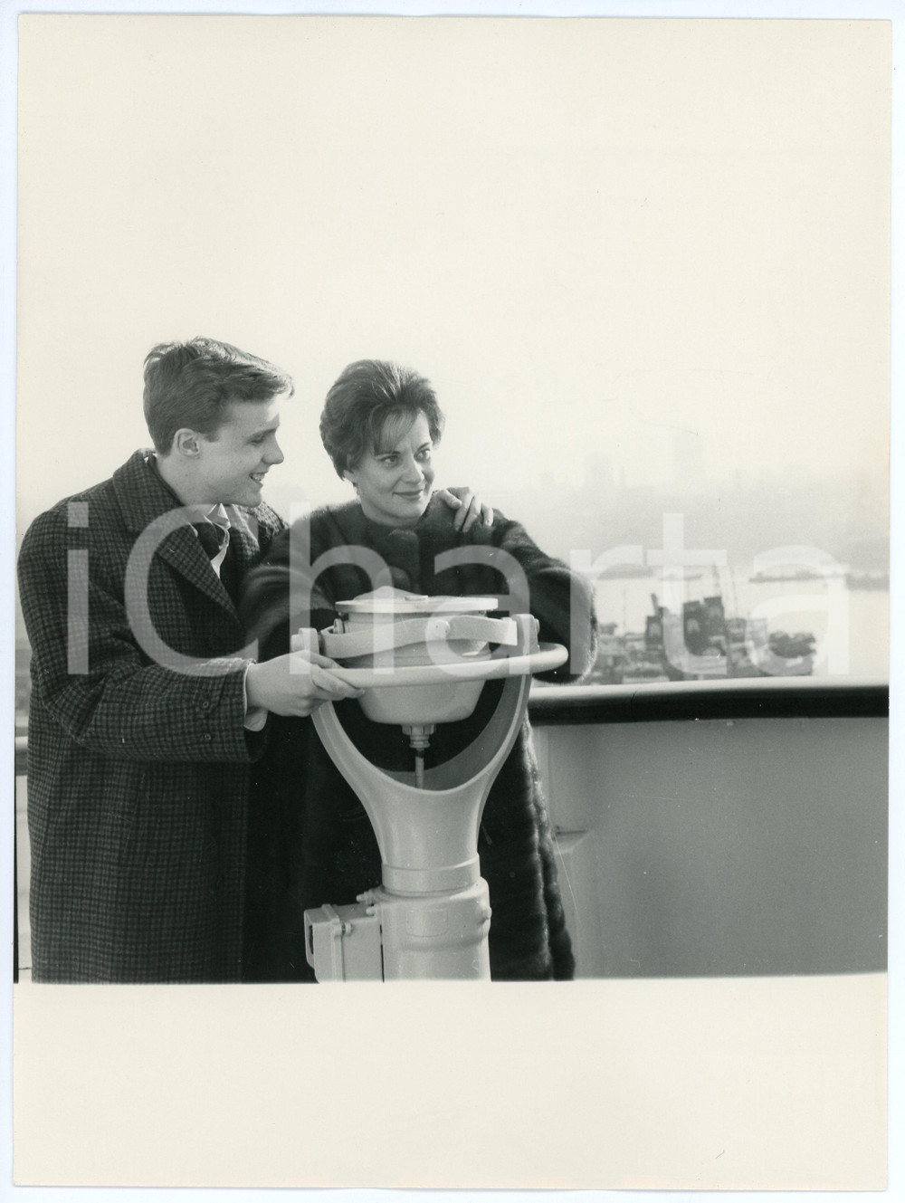 Fotografia d epoca originale 1962 GENOVA Alida VALLI sulla nave in partenza per gli USA Foto 18x20 cm 3 1