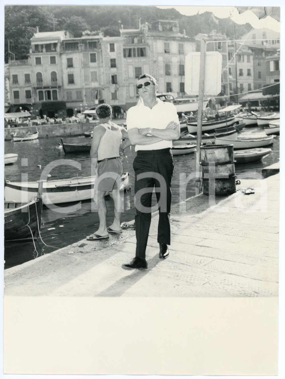 Fotografia d epoca originale 1962 PORTOFINO Glenn FORD a passeggio sul molo Fotografia 18x24 cm 1