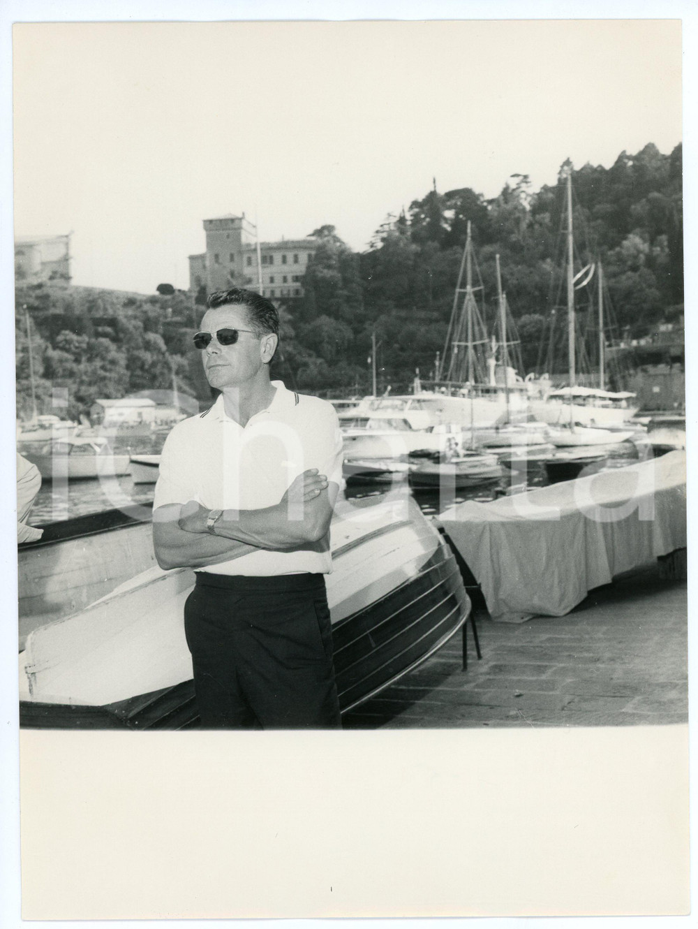Fotografia d epoca originale 1962 PORTOFINO Glenn FORD a passeggio sul molo Foto vintage 18x24 cm 2 1