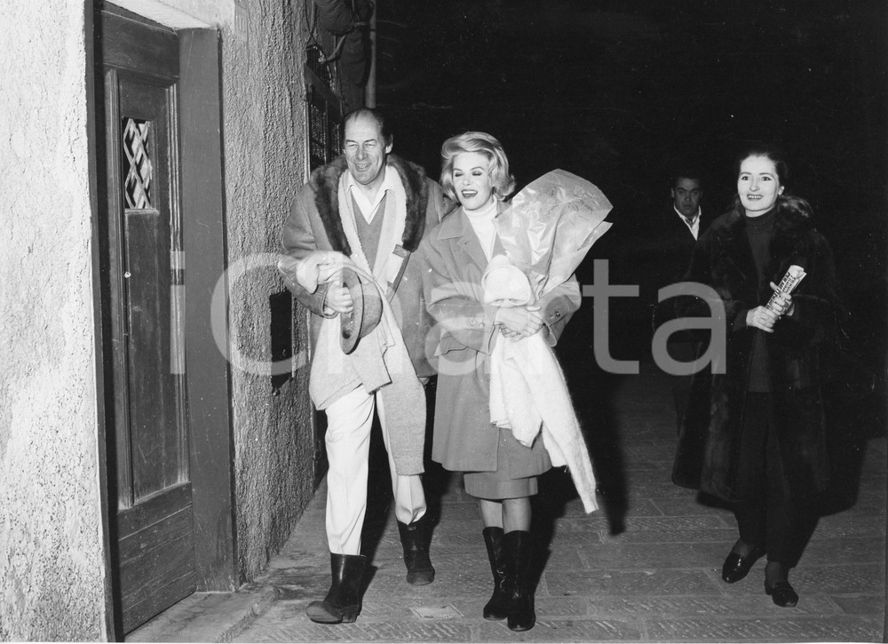 Fotografia d epoca originale 1962 GENOVA Rex HARRISON Rachel ROBERTS a passeggio  Foto vintage 24x18 cm 2 1