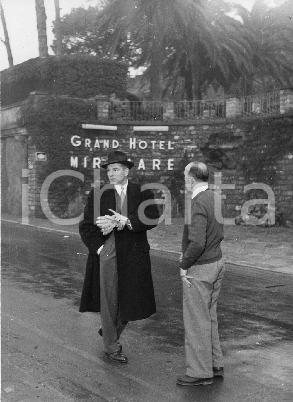 Fotografia d epoca originale 1956 SANTA MARGHERITA LIGURE Laurence OLIVIER al Grand Hotel Miramare Foto 1