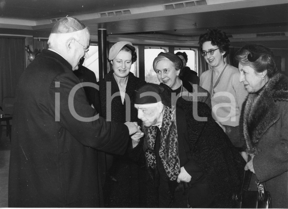 Fotografia d epoca originale 1956 GENOVA M/N Augustus  Partenza card. Santiago Luis COPELLO Foto 24x18  2 1