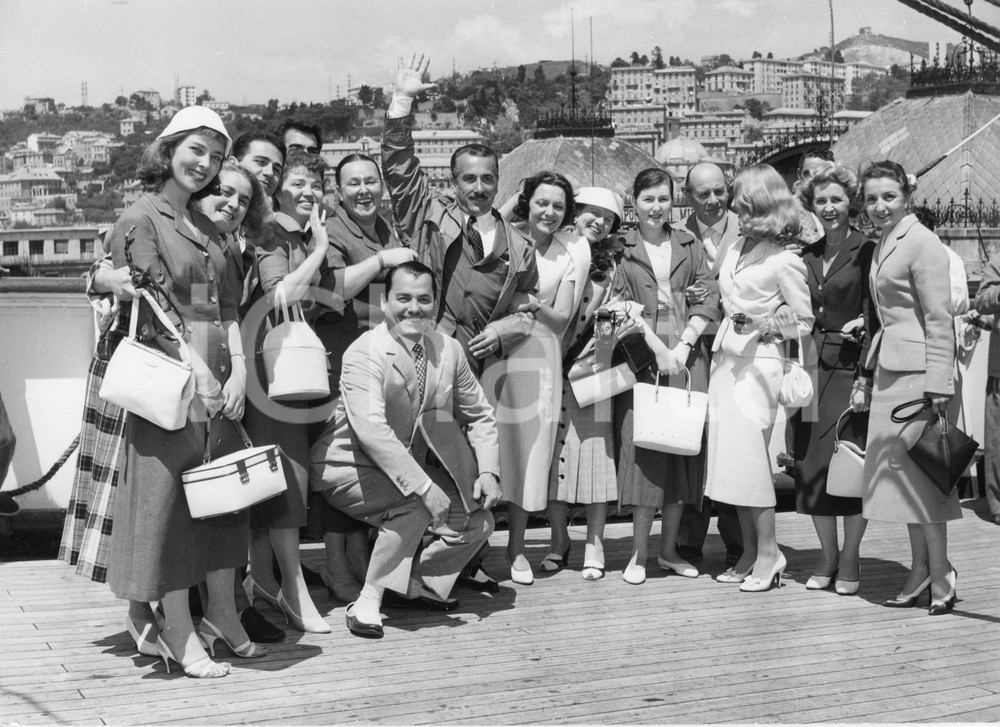 Fotografia d epoca originale 1956 GENOVA  M/N AUGUSTUS Peppino DE FILIPPO Ave NINCHI in partenza  Foto 2 1