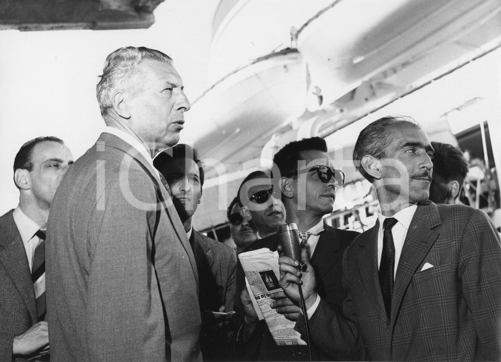 Fotografia d epoca originale 1956 GENOVA  T/N ANDREA DORIA Enzo PINZA sbarca in Italia  Foto 24x18 cm 4 1