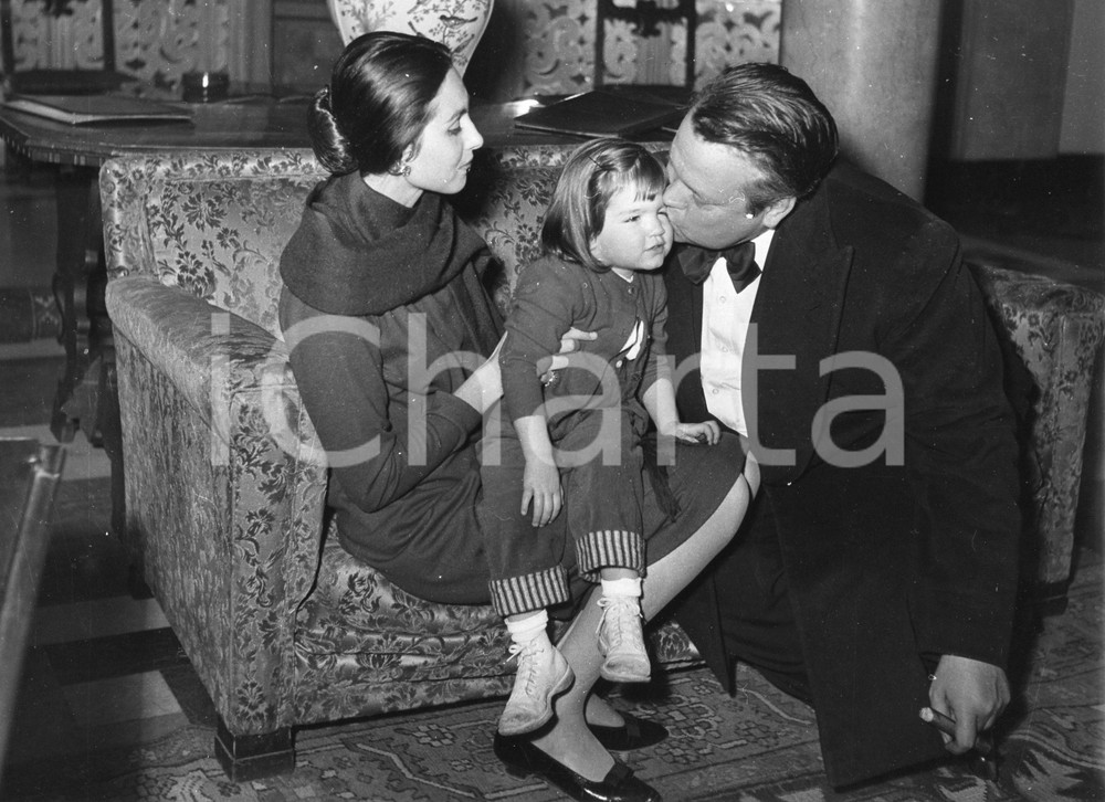 Fotografia d epoca originale 1958 GENOVA Orson WELLES con moglie Paola MORI e la figlia Beatrice Foto 2 1