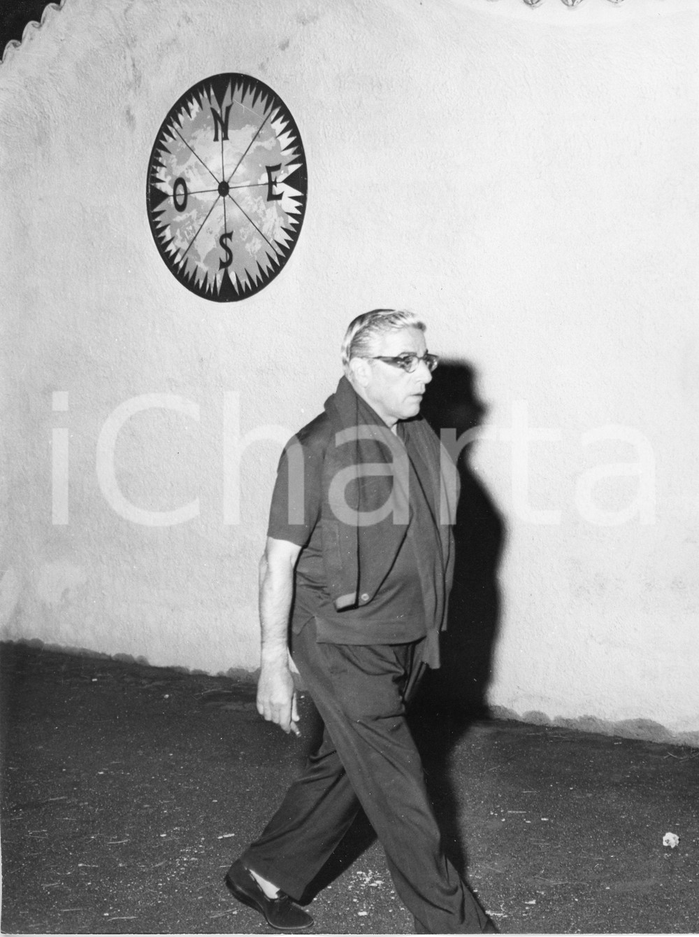 Fotografia d epoca originale 1961 PORTOFINO Aristotele ONASSIS a passeggio  Foto vintage RARA 18x24 cm 1 1