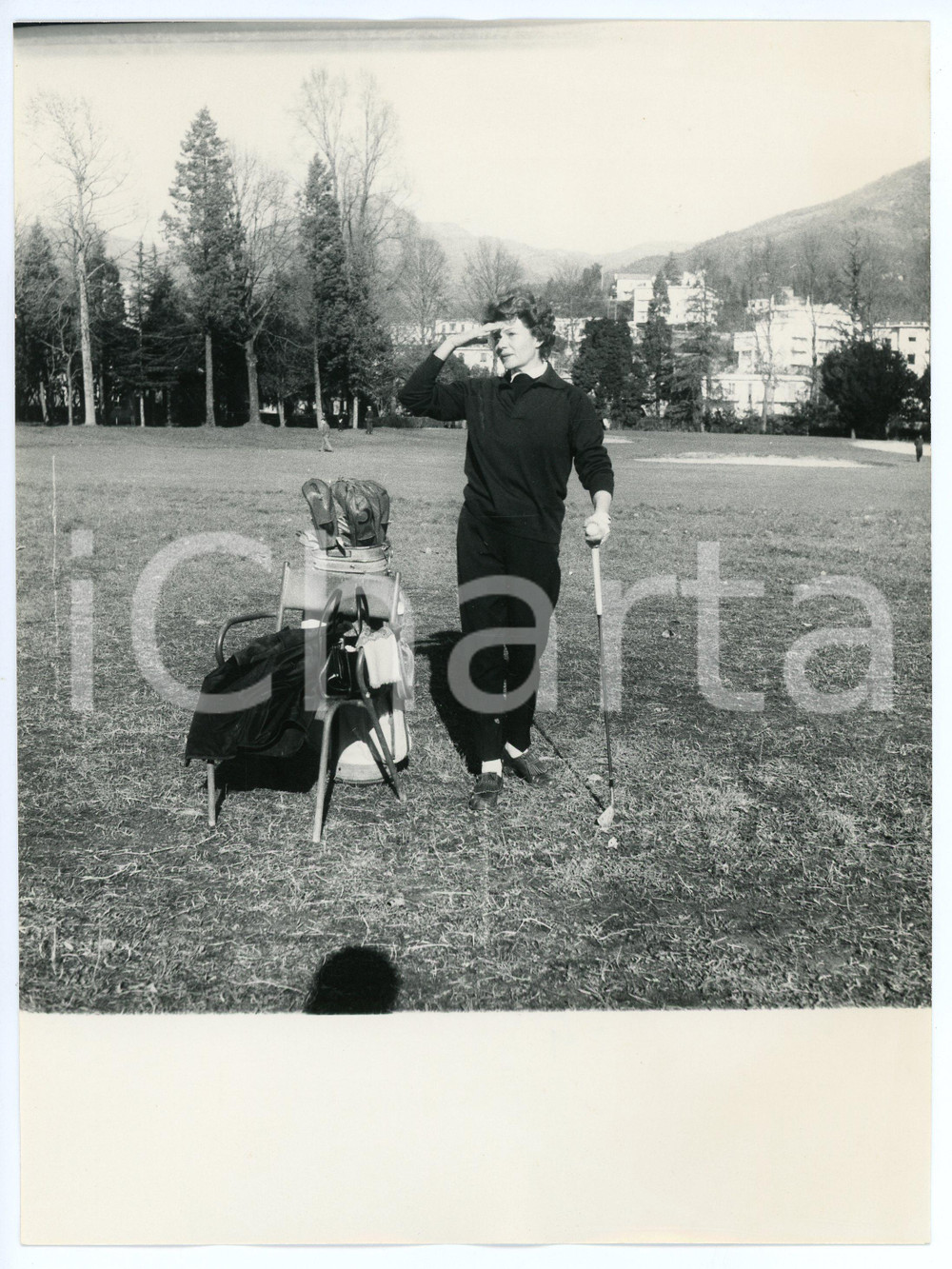Fotografia d epoca originale 1961 RAPALLO Attrice Rita HAYWORTH sul campo da golf  Foto vintage 18x24 cm 4 1