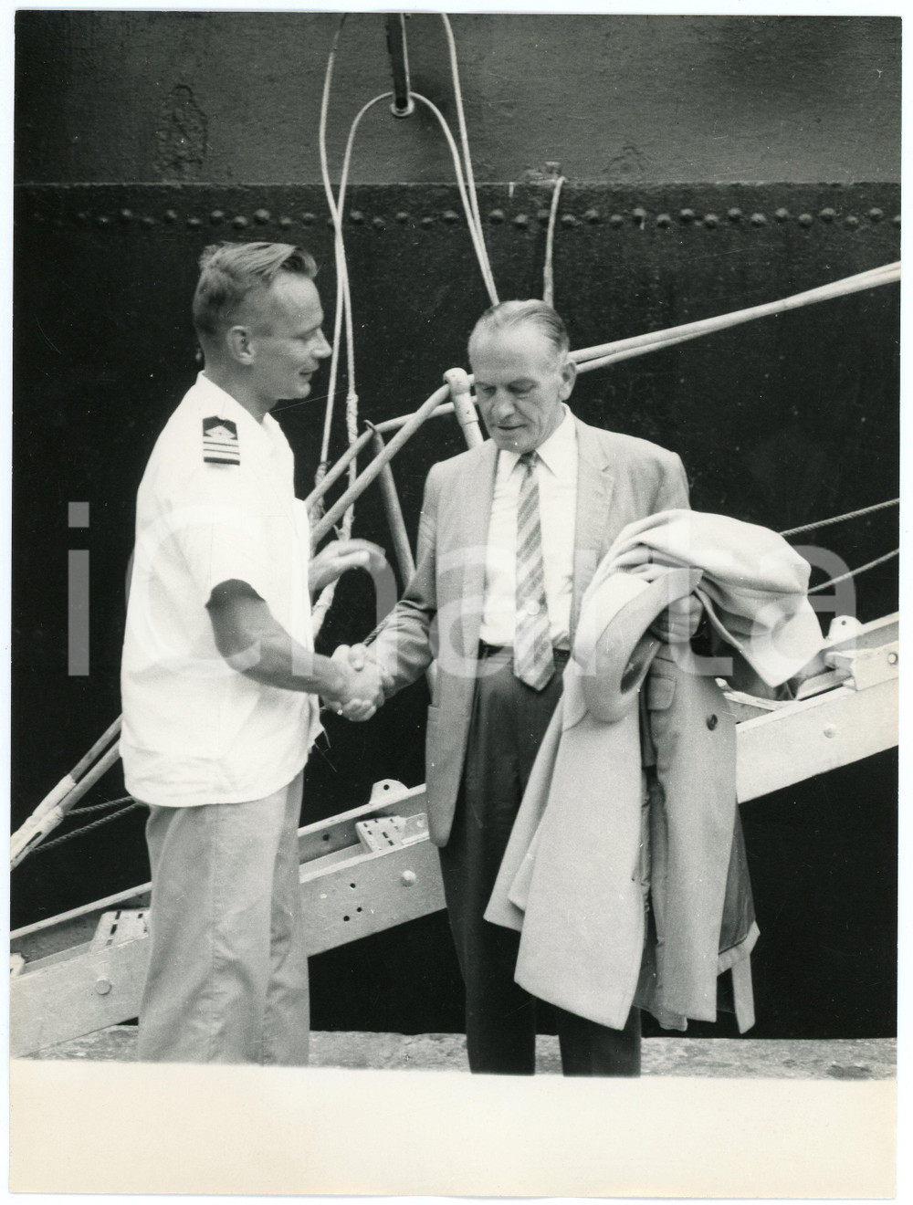 Fotografia d epoca originale 1960 GENOVA Arrivo dell attore Fredric MARCH Foto vintage 18x24 cm 1