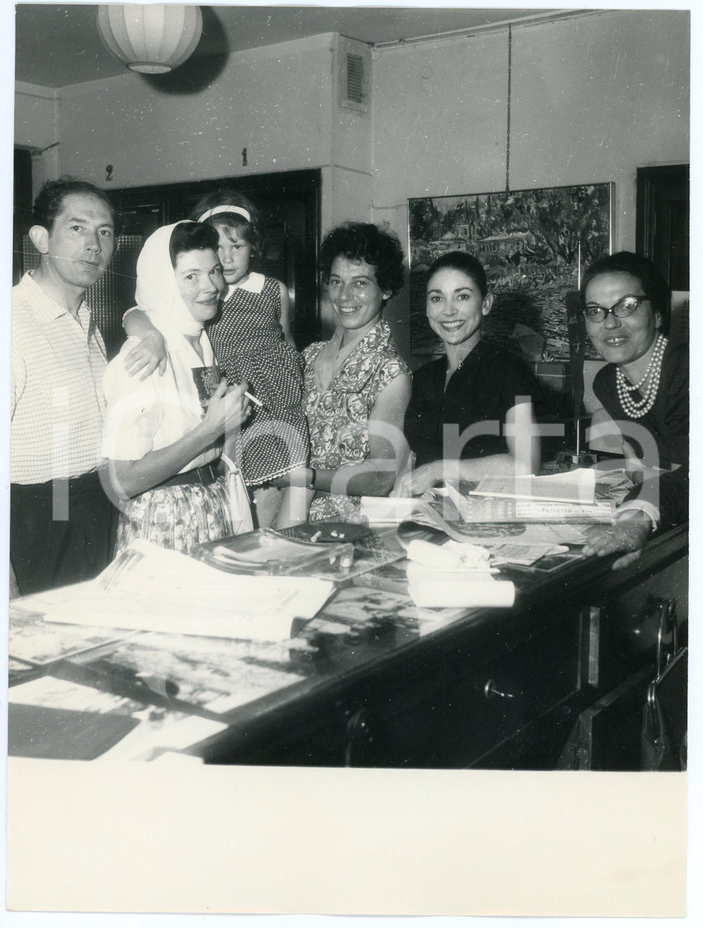 Fotografia d epoca originale 1960 PORTOFINO Margot FONTEYN alla reception dell albergo  Foto RARA 18x24 cm 1 1