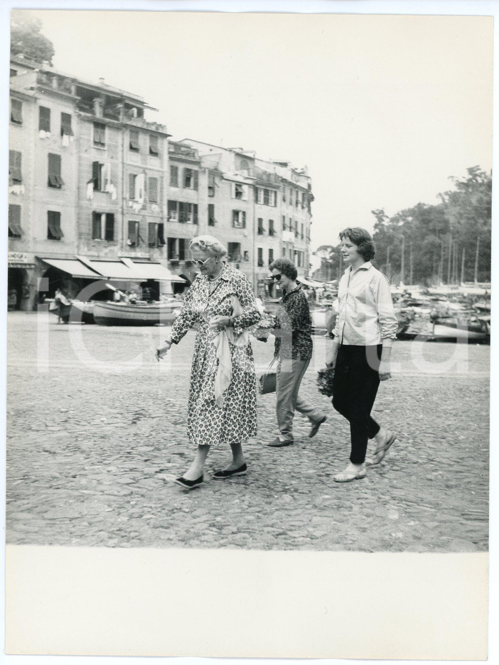 Fotografia d epoca originale 1959 PORTOFINO Clementine CHURCHILL in vacanza con le figlie  Foto 18x24 cm 1 1