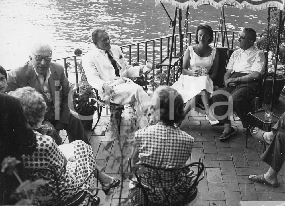 Fotografia d epoca originale 1959 PORTOFINO Arnoldo MONDADORI James JONES Salvator GOTTA in terrazza  Foto 1 1