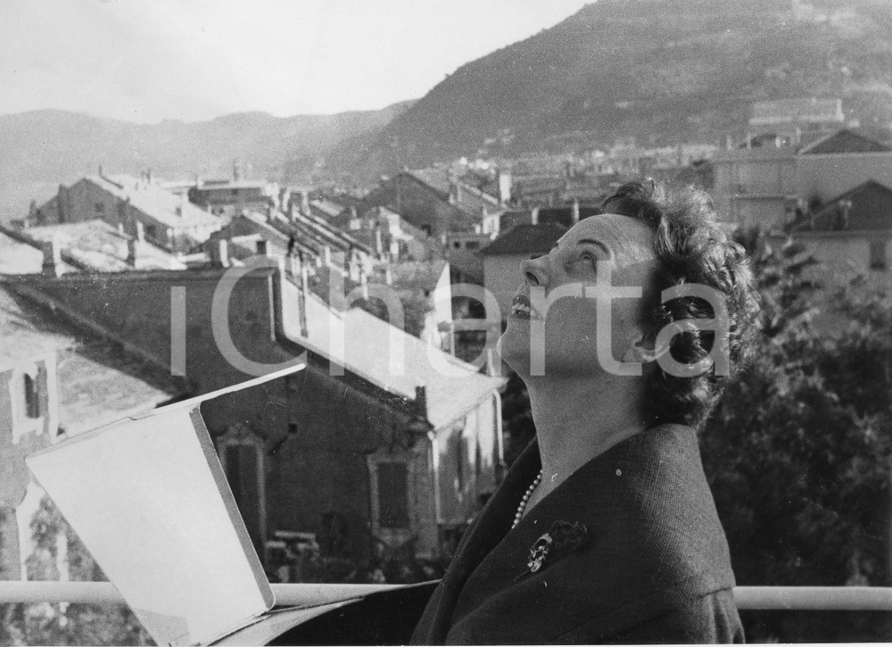 Fotografia d epoca originale 1959 ALASSIO Soprano Magda OLIVERO in vacanza  Ritratto  Foto 24x18 cm 1