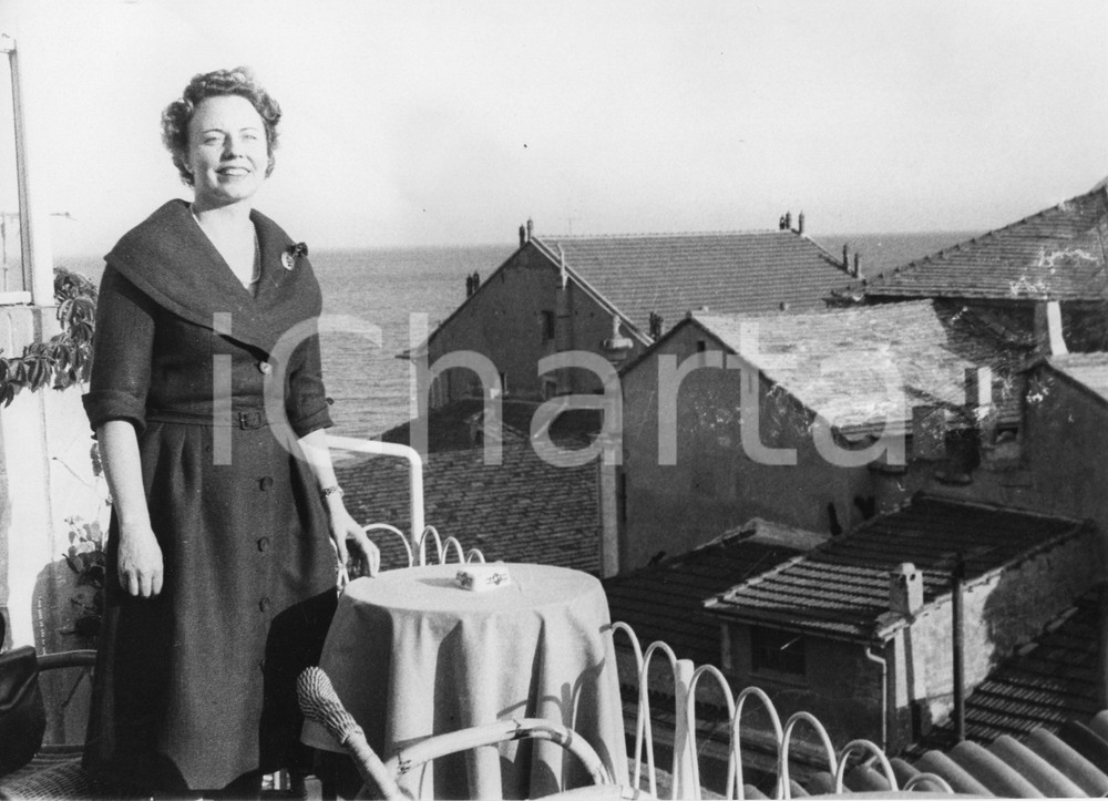 Fotografia d epoca originale 1959 ALASSIO Soprano Magda OLIVERO in vacanza  Ritratto  Foto 24x18 cm 2 1