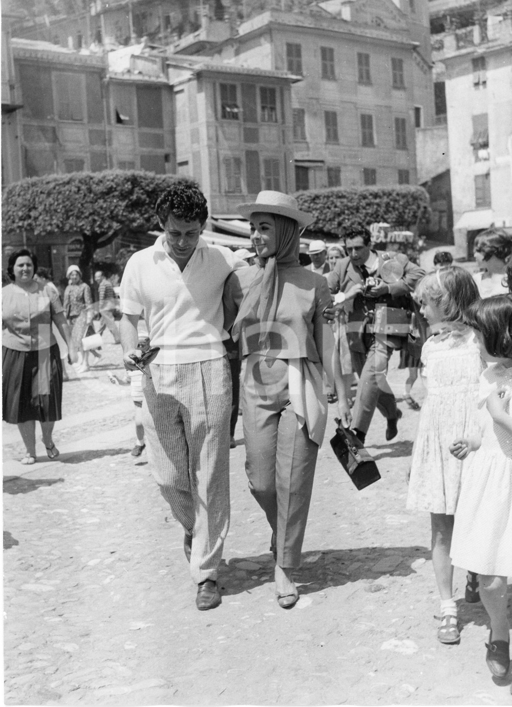 Fotografia d epoca originale 1959 PORTOFINO Liz TAYLOR Eddie FISHER in vacanza  Foto 18x24 cm 3 1