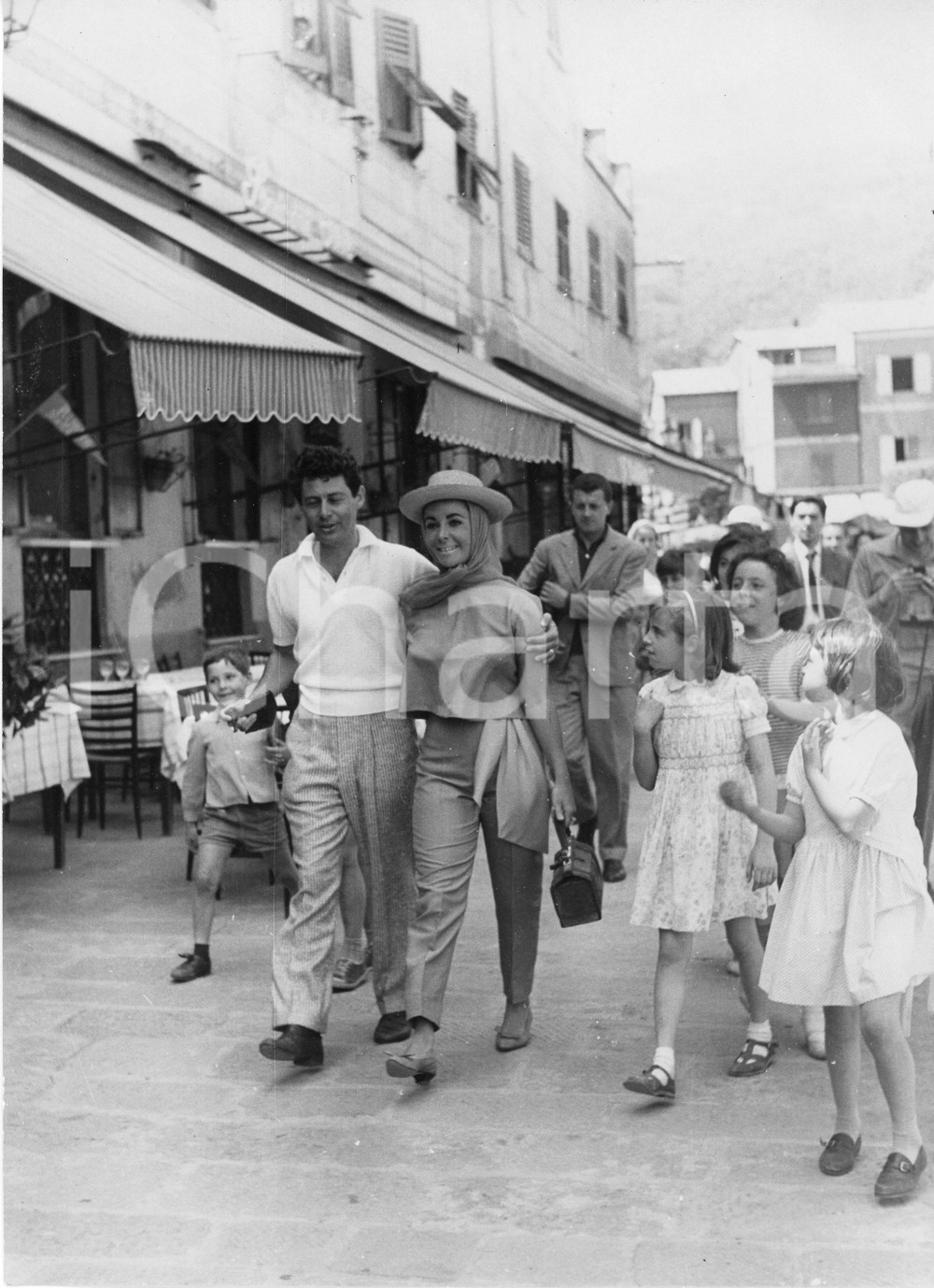 Fotografia d epoca originale 1959 PORTOFINO Liz TAYLOR Eddie FISHER in vacanza  Foto 18x24 cm 5 1