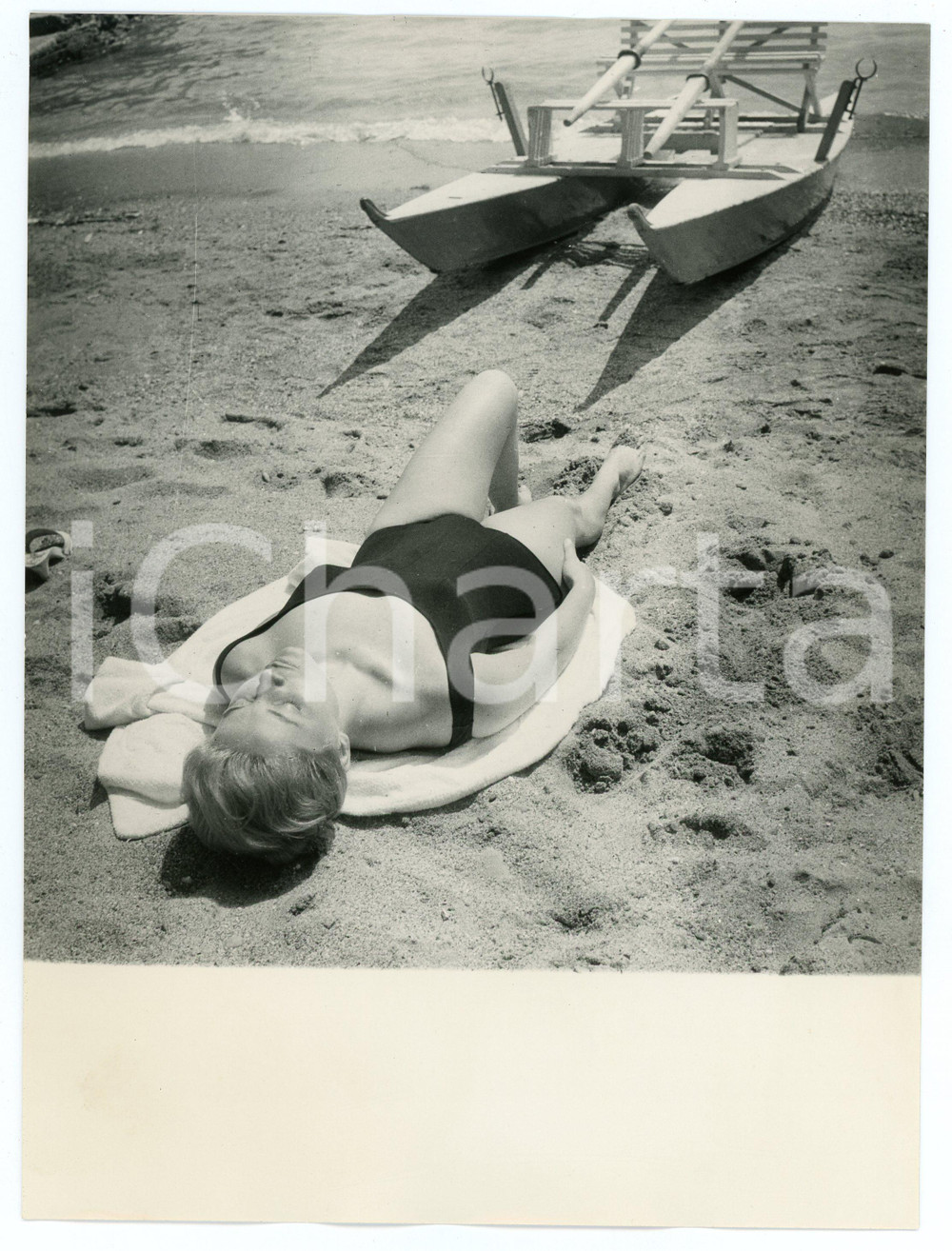 Fotografia d epoca originale 1959 PORTOFINO Attrice Virna LISI in spiaggia  Foto vintage 18x24 cm 1 1