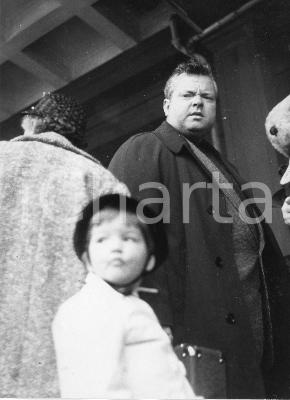 Fotografia d epoca originale 1959 GENOVA Orson WELLES alla stazione marittima con la figlia Foto vintage 2 1