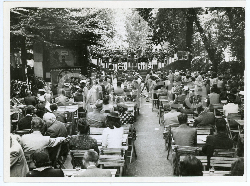 Fotografia d epoca originale 1939 MILANO  BOSCHETTI Villaggio del libro  Concerto Dopolavoro PIRELLI Foto 1