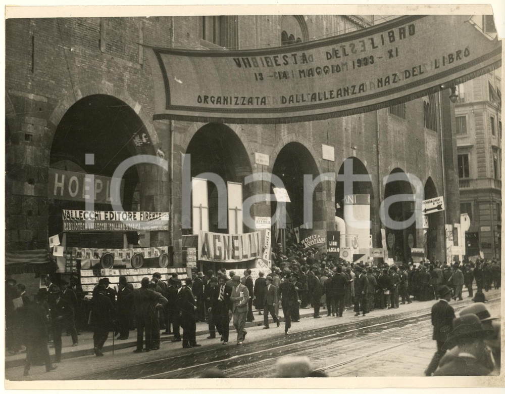 Fotografia d epoca originale 1933 MILANO Piazza Mercanti  VII Festa del Libro  Folla Foto DANNEGGIATA 1