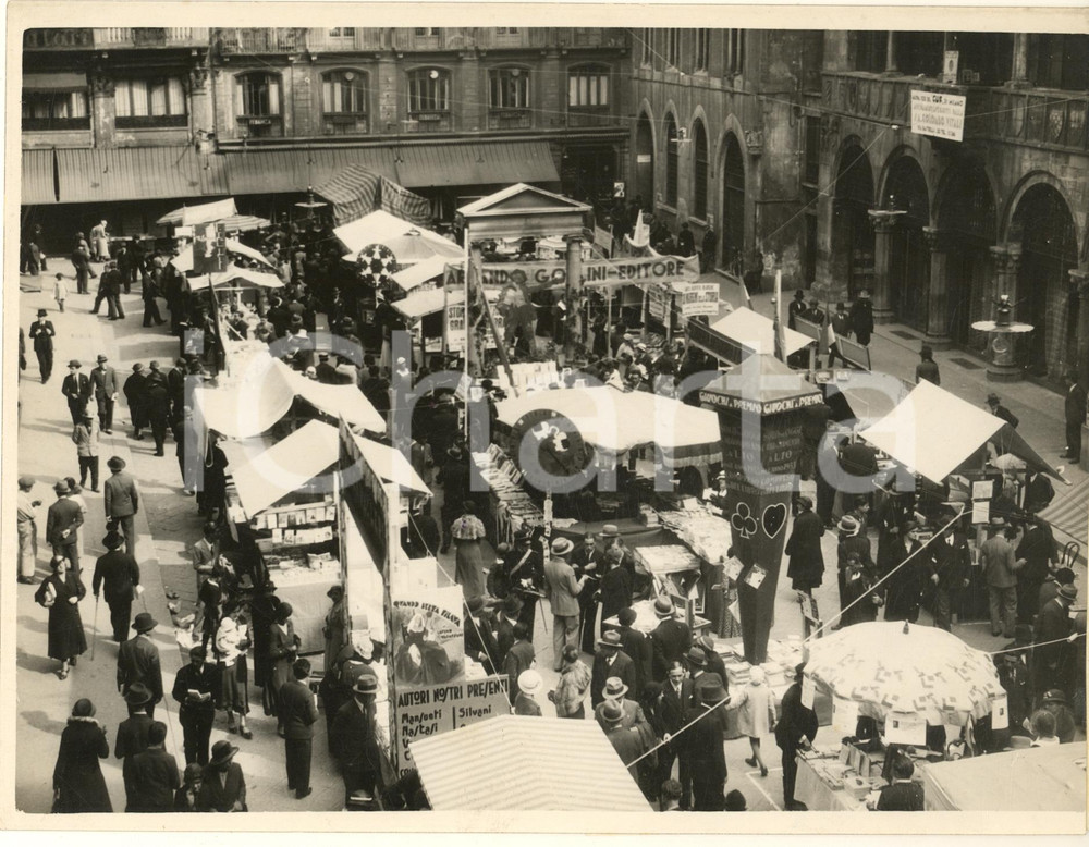 Fotografia d epoca originale 1933 MILANO Piazza Mercanti  VII Festa del Libro  Veduta dall alto Foto 24x18 1