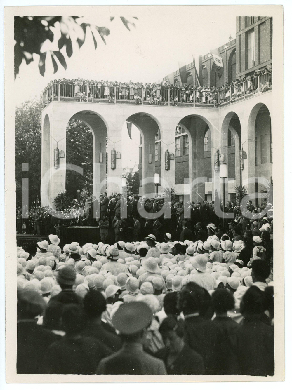 Fotografia d epoca originale 1933 MILANO TRIENNALE Giornata dell uva  Autorità al saggio finale dei bambini 1
