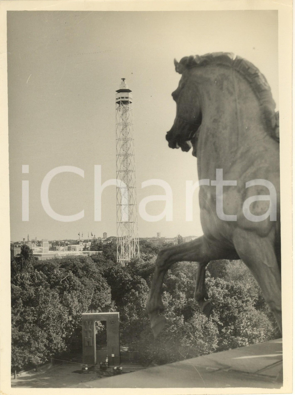 Fotografia d epoca originale 1933 MILANO Parco Sempione  Torre Littoria vista dall Arco della Pace Foto 1