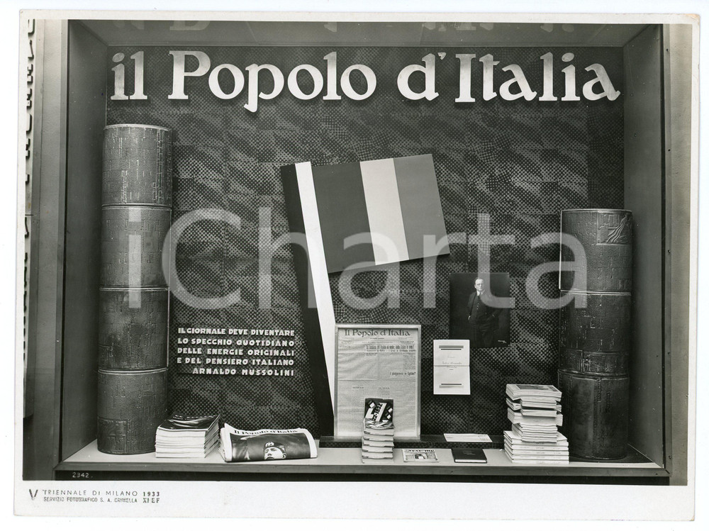 Fotografia d epoca originale 1933 MILANO V TRIENNALE Padiglione della stampa  Vetrina de IL POPOLO D ITALIA 1