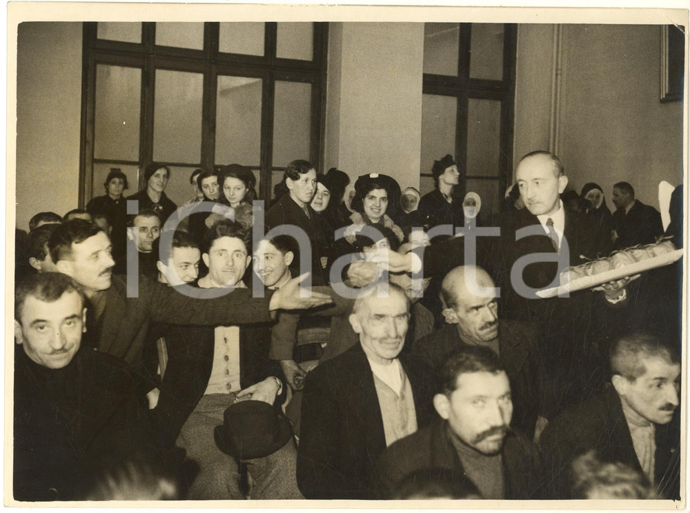 Fotografia d epoca originale 1938 MILANO Giornata degli spazzacamini  Distribuzione doni Foto 1