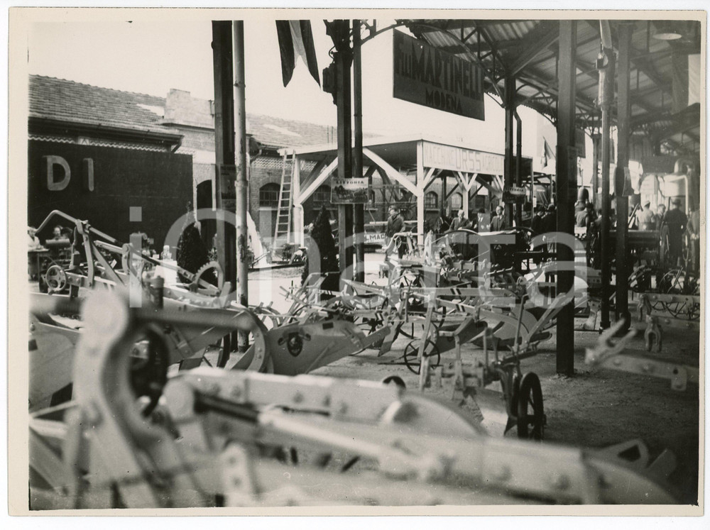 Fotografia d epoca originale 1936 MILANO Fiera Campionaria  Macchine agricole URSS e F.lli Martinelli MODENA 1