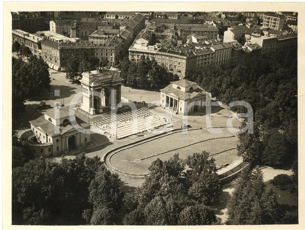 Fotografia d epoca originale 1938 AUTOMOBILISMO Circuito di MILANO  Tribuna e curva all Arco della Pace FOTO 1
