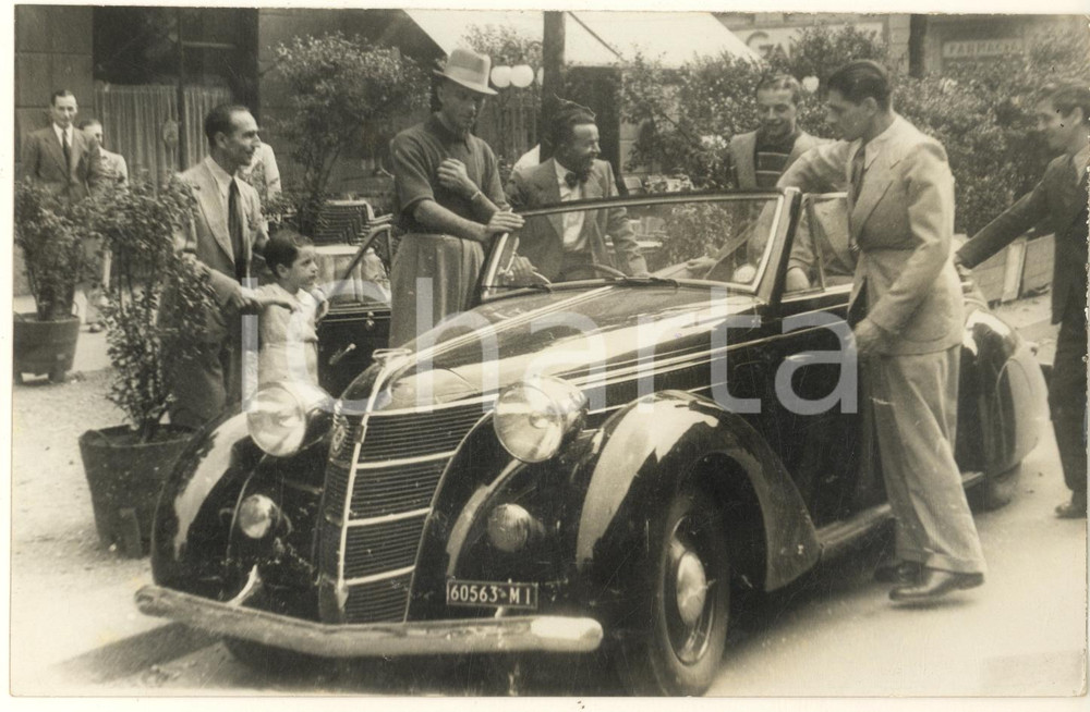 Fotografia d epoca originale 1939 MILANO  Gruppo di amici con LANCIA APRILIA Foto 18x12 cm 1