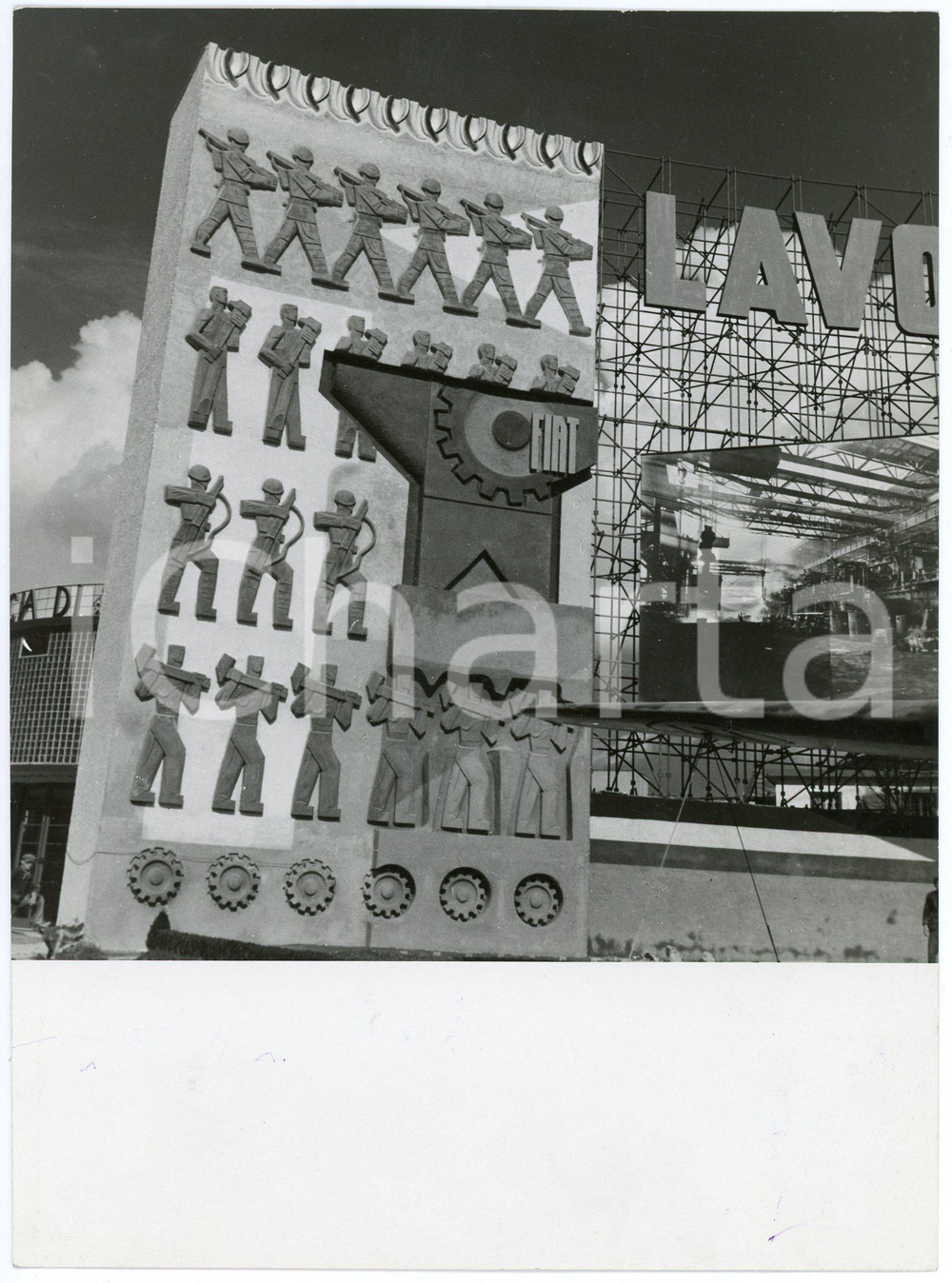 Fotografia d epoca originale 1941 MILANO Fiera Campionaria  Dettaglio del Padiglione FIAT Foto 16x22 cm 1