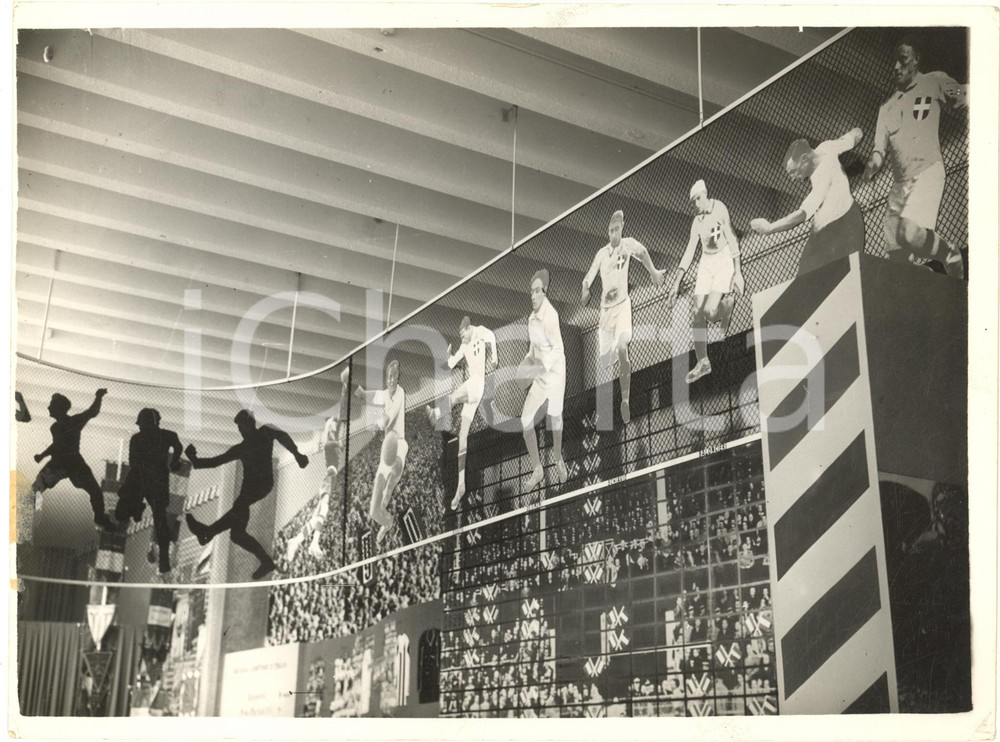 Fotografia d epoca originale 1935 MILANO TRIENNALE Palazzo dell Arte  Mostra dello Sport  Salone del Calcio 1