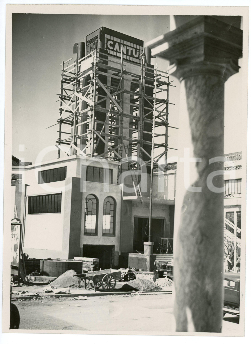 Fotografia d epoca originale 1935 MILANO Fiera Campionaria  Costruzione padiglione del mobilio di CANTÙ Foto 1