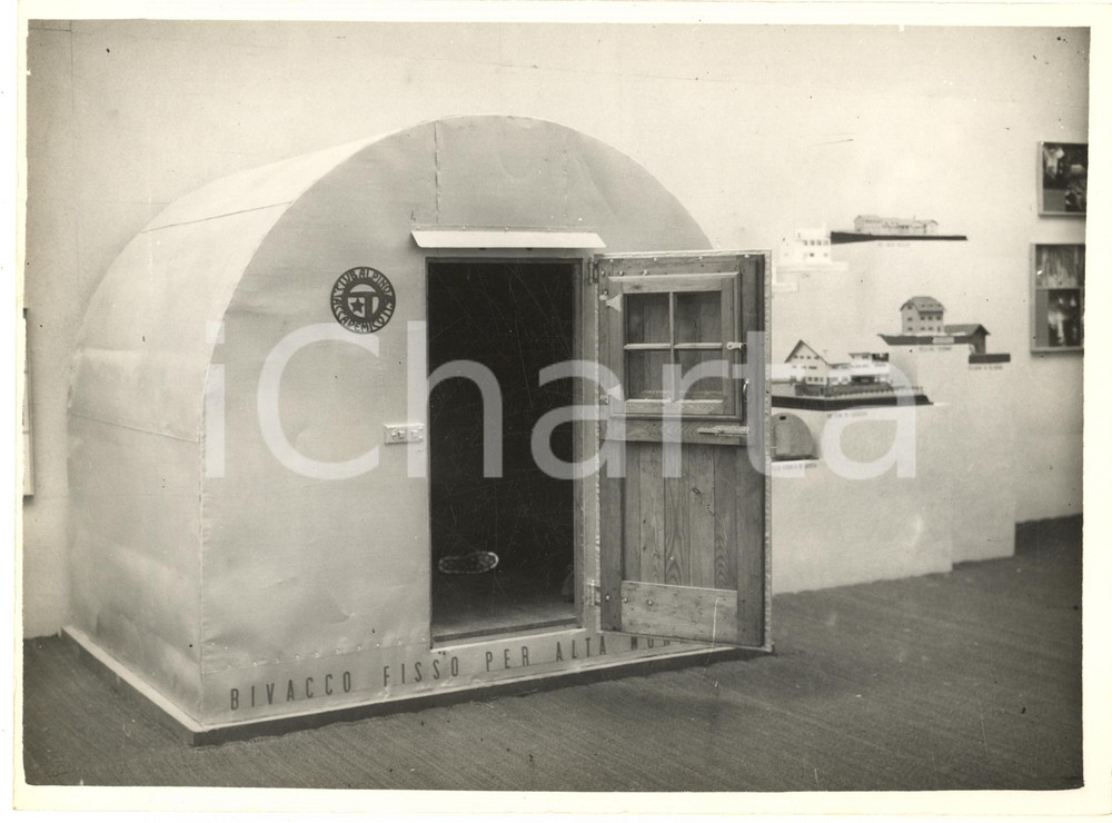 Fotografia d epoca originale 1935 MILANO TRIENNALE Mostra dello Sport  Capanna Sezione Alpinismo Foto 1
