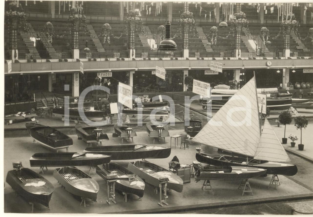 Fotografia d epoca originale 1932 FIERA DI MILANO Palazzo dello Sport  Mostra motonautica  Lato del salone 1