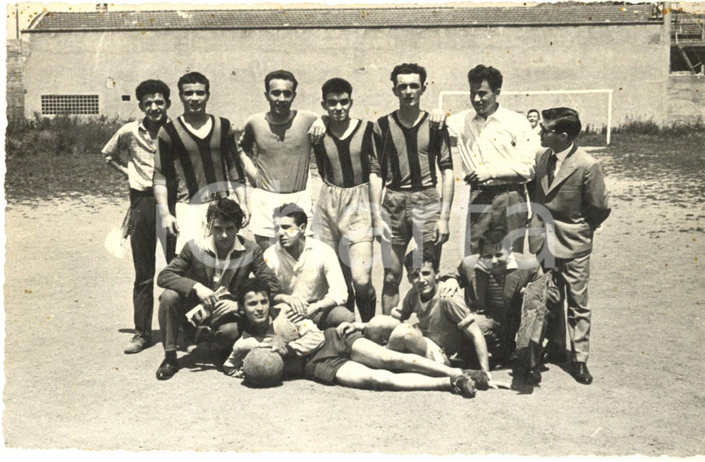 Fotografia d epoca originale 1958 MILANO CALCIO Campo Sportivo PRECOTTO VITTORIA  La squadra Foto 1