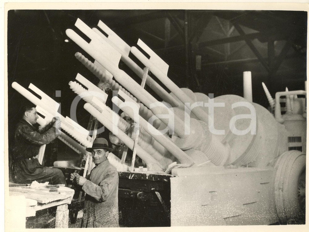 Fotografia d epoca originale 1938 MILANO Giornata della Neve  Allestimento carro allegorico di una fabbrica 1