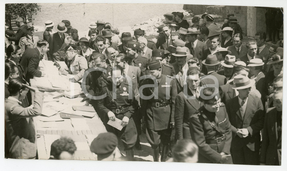 Fotografia d epoca originale 1935 ROMA Achille STARACE visita Fiera del Libro ai Fori Traianei  Foto 1
