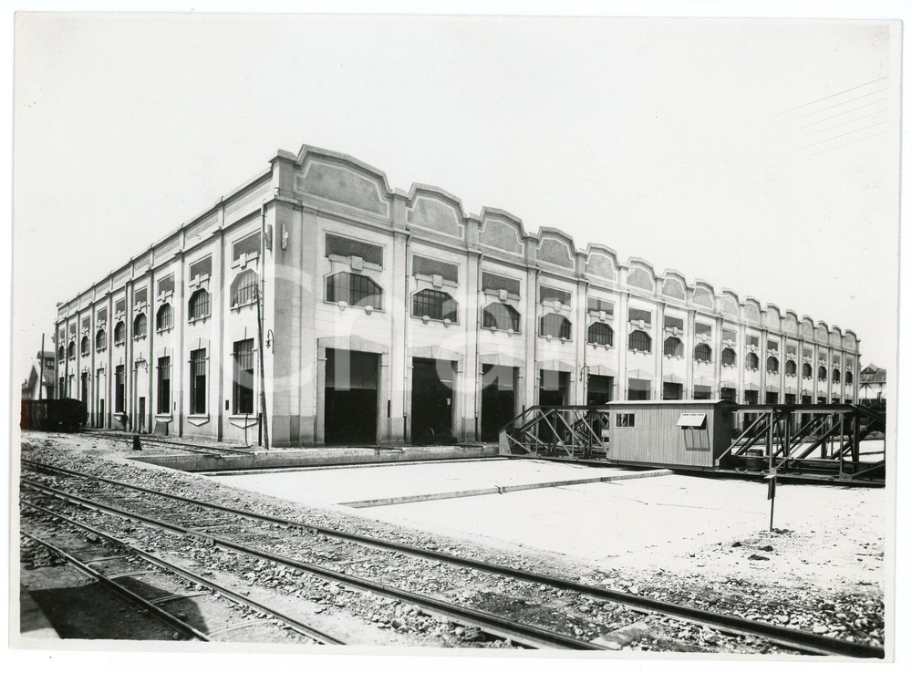 Fotografia d epoca originale 1930 ca MILANO  GRECO Deposito locomotive  Nuove officine di riparazione FOTO 1