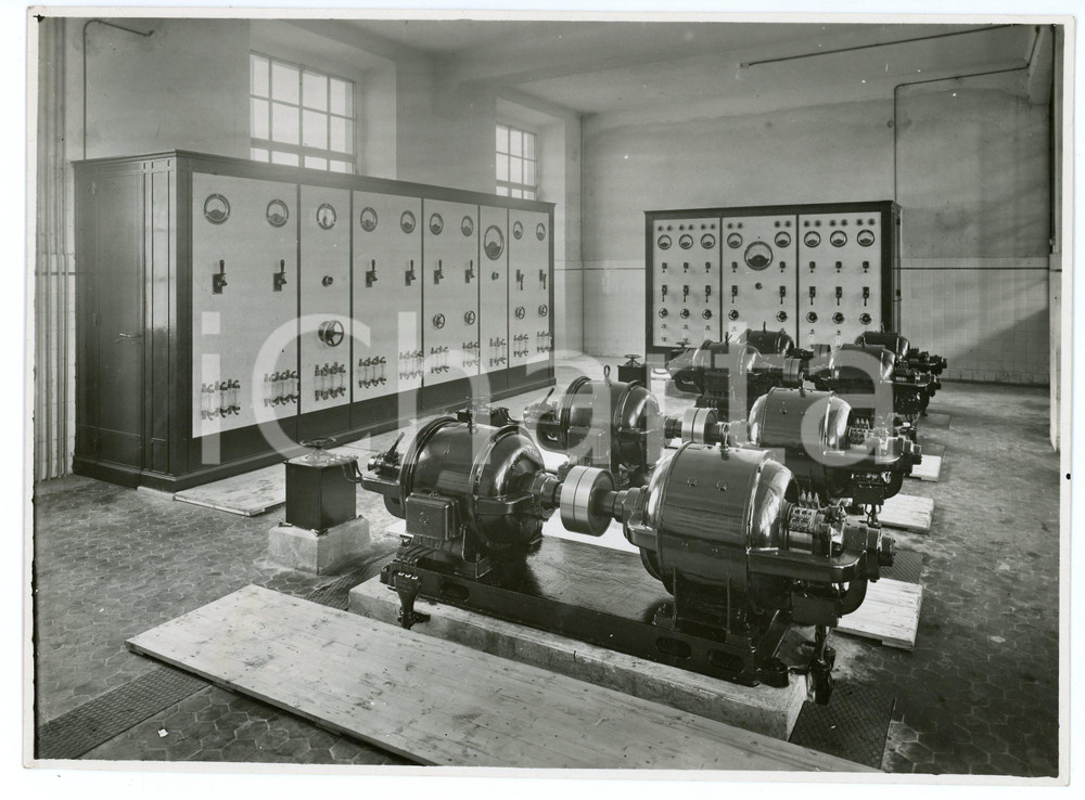 Fotografia d epoca originale 1930 ca MILANO Nuova Stazione Centrale  Officina carica accumulatori  Foto 1