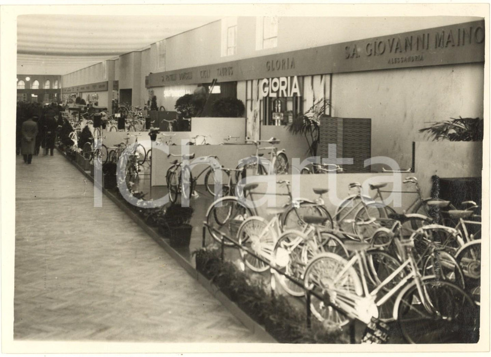 Fotografia d epoca originale 1941 MILANO TRIENNALE Mostra del Ciclo e Motociclo  Biciclette GLORIA Foto 1