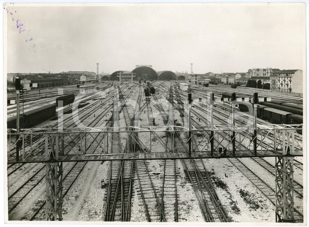 Fotografia d epoca originale 1930 ca MILANO Nuova Stazione Centrale  Veduta del lato sud  Foto 23x17 cm 1