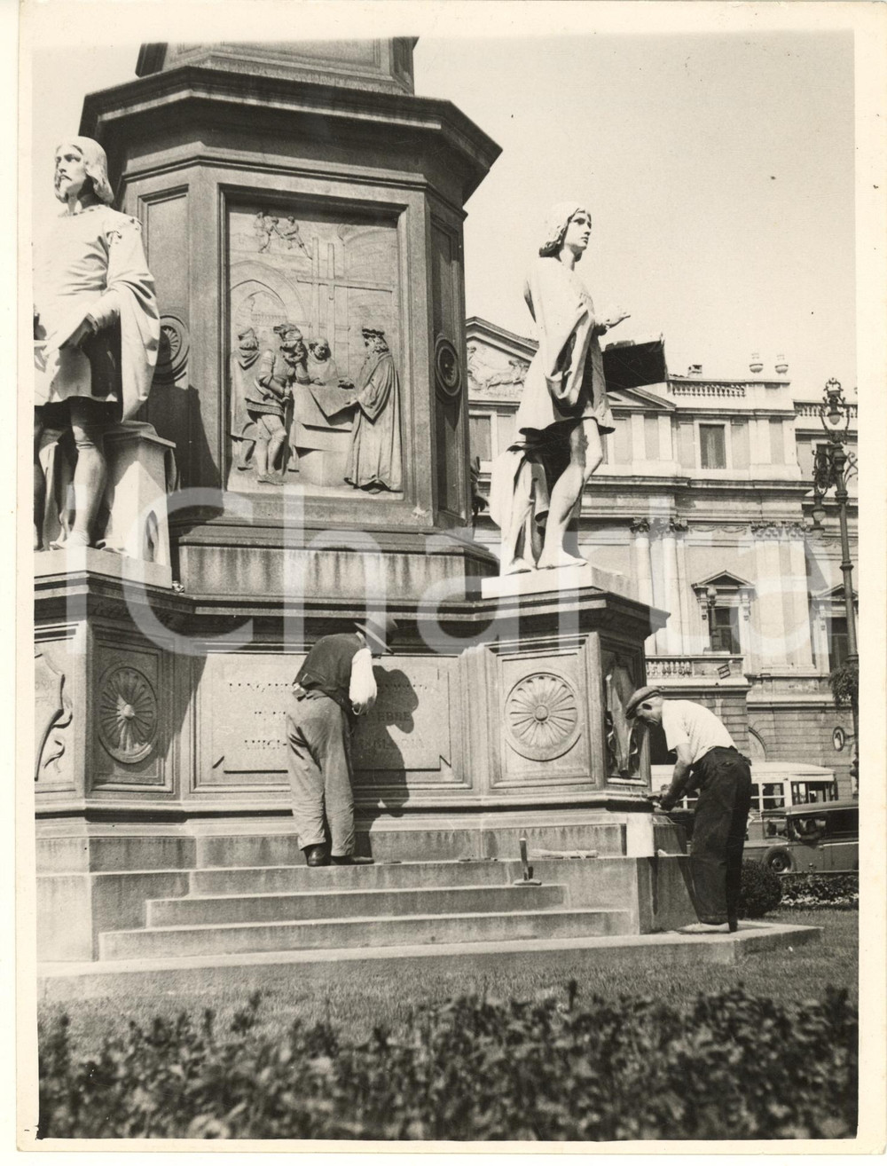 Fotografia d epoca originale 1938 MILANO Piazza della Scala  Pulitura monumento a Leonardo da Vinci Foto 1
