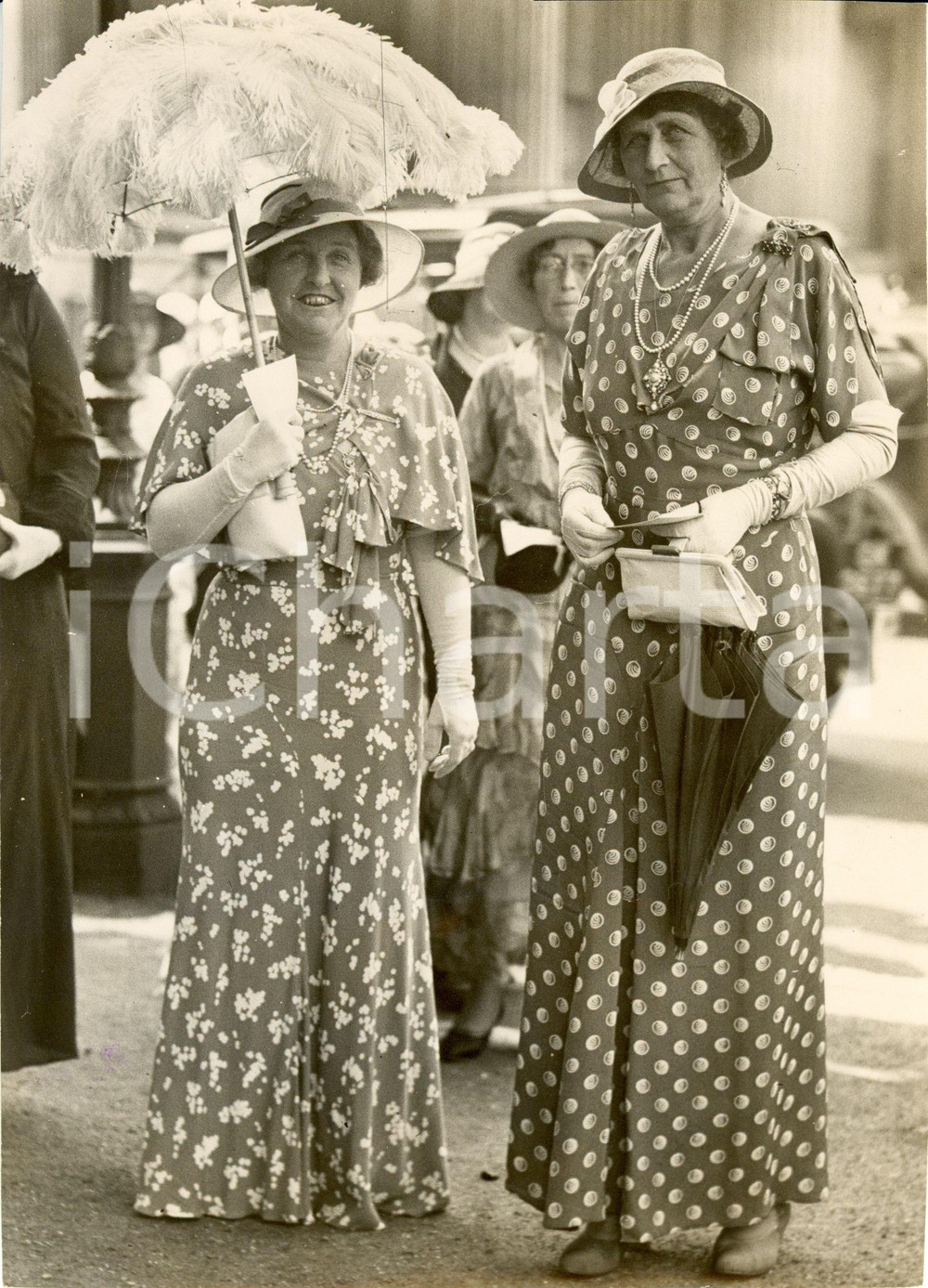 Fotografia d epoca originale 1935 LONDON Royal Garden Party Lady WORTHINGTON EVANS and Lady HACKING Photo 1