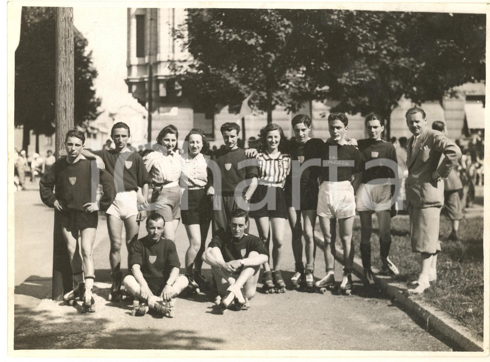 Fotografia d epoca originale 1941 MILANO PNF Dopolavoro TECNOMASIO  Precampionato pattinaggio a rotelle FOTO 1